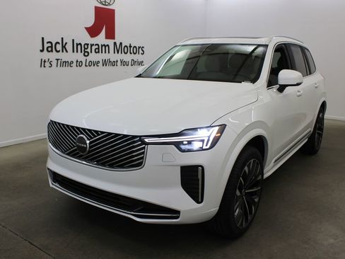 New 2026 Volvo XC90 B5 Core AWD/4WD image 2