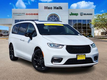 Used 2024 Chrysler Pacifica Limited w/ S Appearance Package