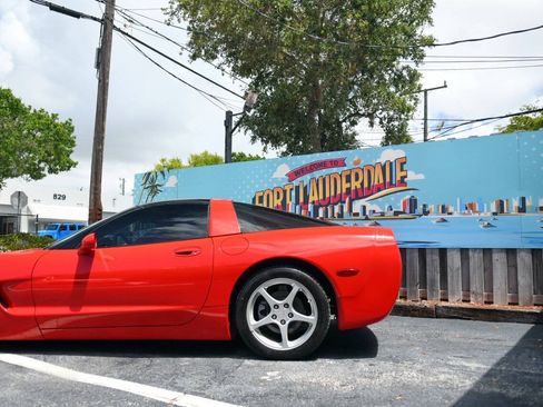 Used 2004 Chevrolet Corvette Coupe w/ Roof Package RWD image 9