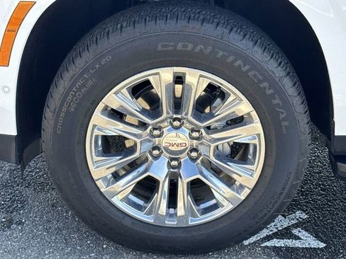 Certified 2025 GMC Yukon Denali image 32