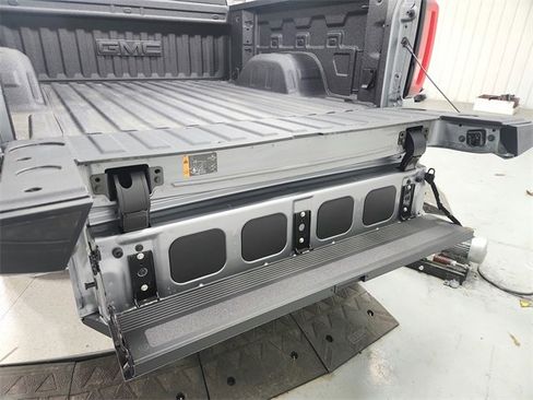 New 2026 GMC Sierra 1500 SLT image 46