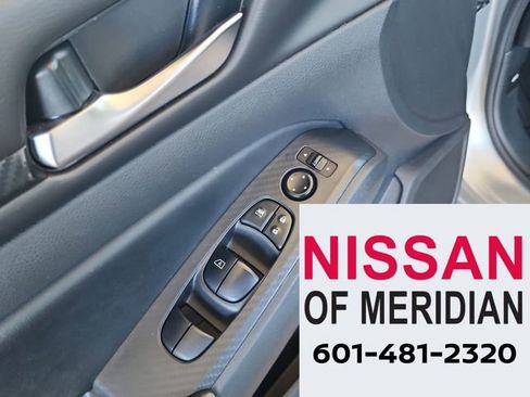 Used 2024 Nissan Altima 2.5 SV image 10