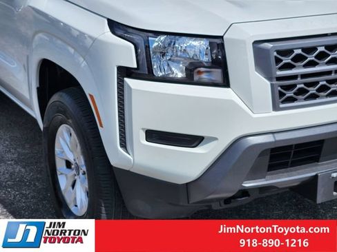 Used 2024 Nissan Frontier SV AWD/4WD image 9
