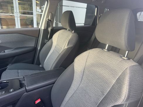 Used 2023 Nissan Rogue SV image 9