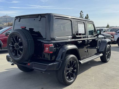 Certified 2025 Jeep Wrangler Unlimited Sahara AWD/4WD image 7