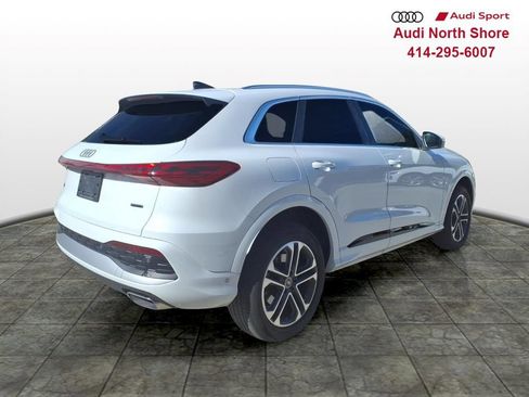 Used 2025 Audi Q5 Premium Plus w/ Premium Plus AWD/4WD image 2
