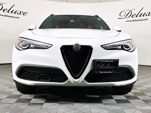 Used 2022 Alfa Romeo Stelvio Sprint image 2