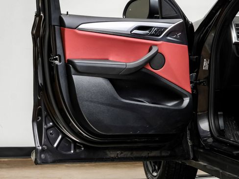 Used 2025 BMW X4 xDrive30i w/ Premium Package image 44