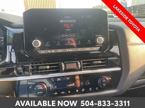 Used 2025 Nissan Pathfinder SV FWD image 33