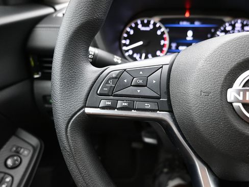 Used 2024 Nissan Sentra SV FWD image 11