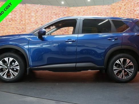Used 2023 Nissan Rogue SV image 4