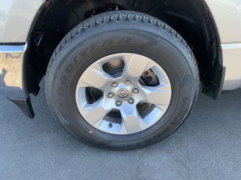 Used 2021 RAM 1500 Big Horn AWD/4WD image 11