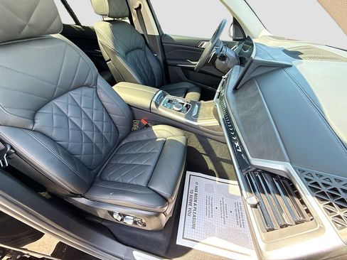Used 2023 BMW X7 xDrive40i w/ Premium Package AWD/4WD image 15