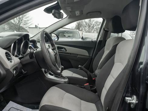 Used 2015 Chevrolet Cruze L image 7