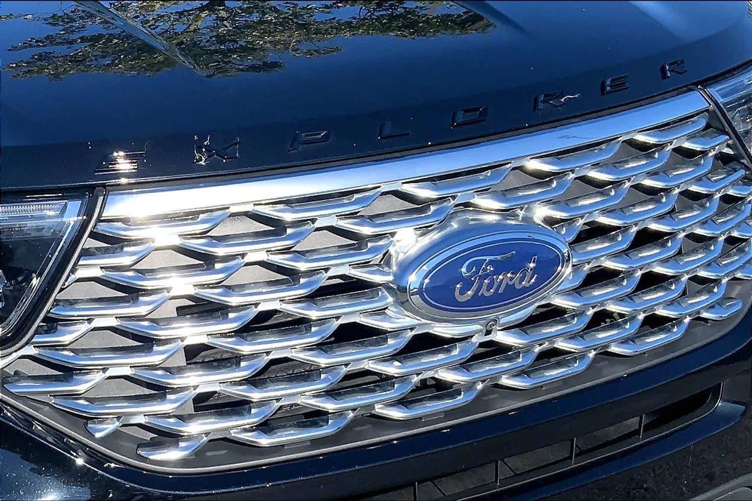 Used 2023 Ford Explorer Platinum w/ Technology Package AWD/4WD image 30