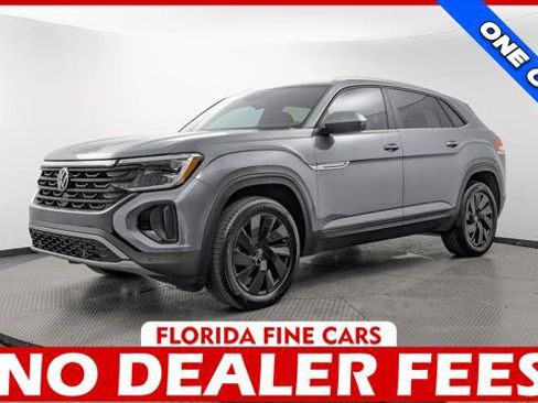 Used 2024 Volkswagen Atlas Cross Sport SE w/ Panoramic Sunroof Package FWD image 1