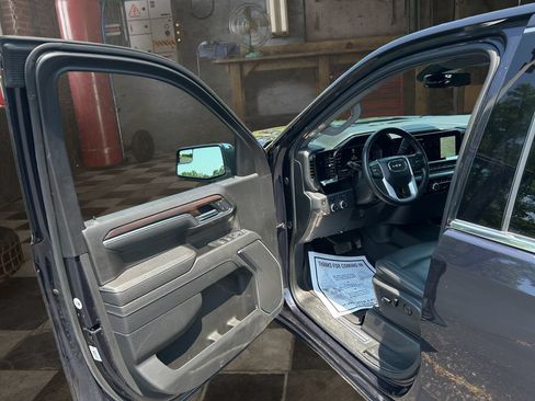 Certified 2025 GMC Sierra 1500 SLT AWD/4WD image 15