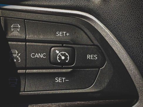 Used 2021 Jeep Grand Cherokee L Limited AWD/4WD image 13