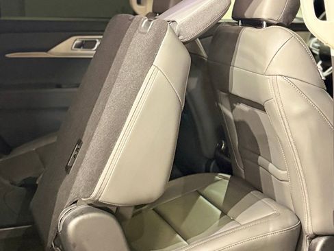 Used 2025 Ford Explorer Active w/ Active Comfort Package image 69