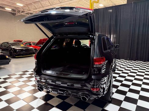 Used 2014 Jeep Grand Cherokee SRT8 w/ Luxury Group II AWD/4WD image 46
