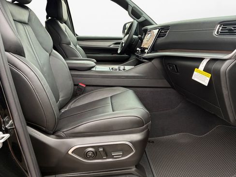 New 2026 Jeep Grand Wagoneer L 2WD w/ Premium Group I image 24