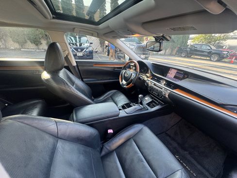 Used 2014 Lexus ES 300h FWD image 25