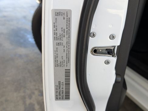 Used 2021 RAM 1500 Classic SLT image 33