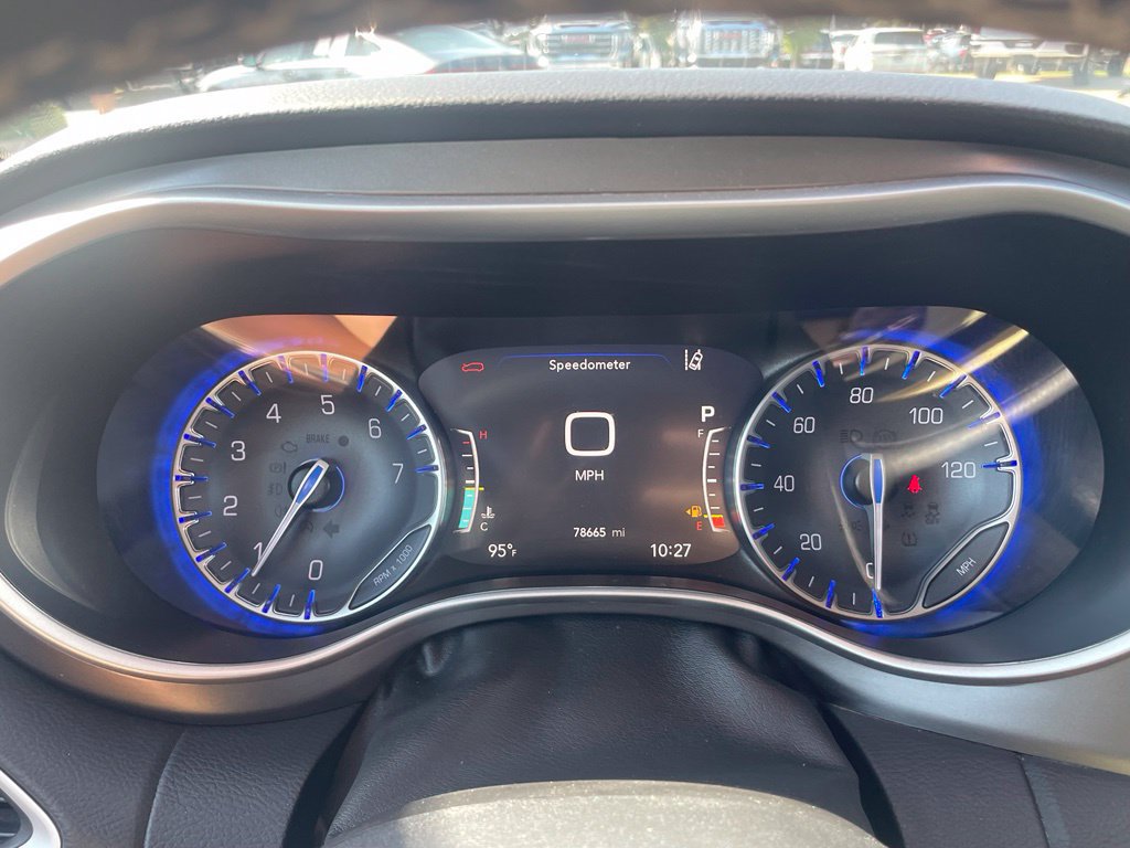 Used 2024 Chrysler Pacifica Touring-L FWD image 18