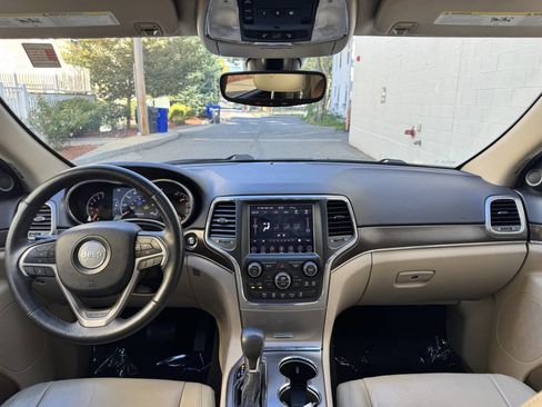Used 2018 Jeep Grand Cherokee Limited image 27