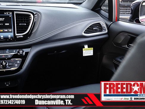 New 2026 Chrysler Pacifica Select image 37