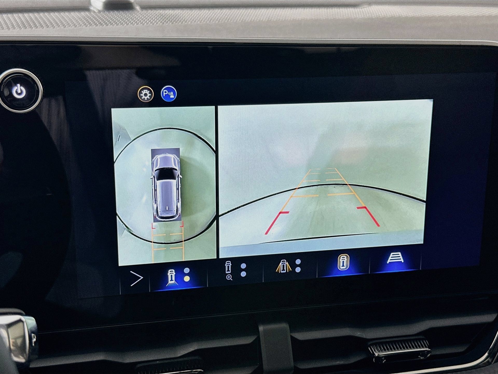 Used 2026 Chevrolet Equinox RS w/ Safety and Technology Package FWD image 15