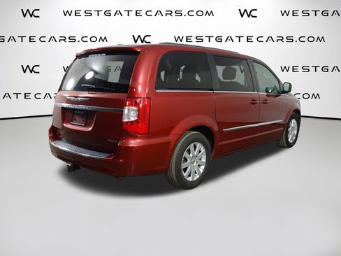 Used 2014 Chrysler Town & Country Touring image 41