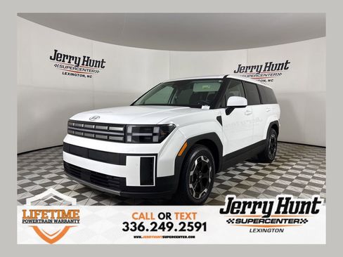 Used 2025 Hyundai Santa Fe SE image 1