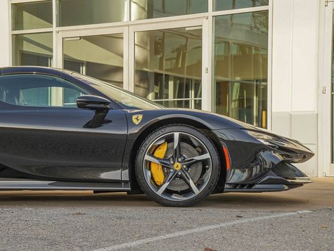Used 2023 Ferrari SF90 Spider image 10