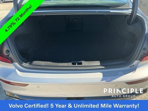Certified 2024 Volvo S60 B5 Core image 32