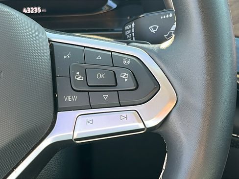 Used 2024 Volkswagen Atlas SE image 18