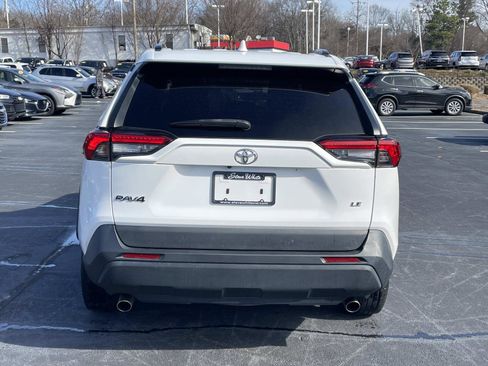 Used 2021 Toyota RAV4 LE FWD image 6