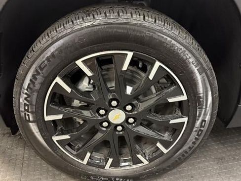 New 2026 Chevrolet Traverse LT w/ Sun and Wheel Package FWD image 11