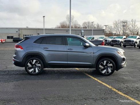 Used 2025 Volkswagen Atlas Cross Sport SE image 17