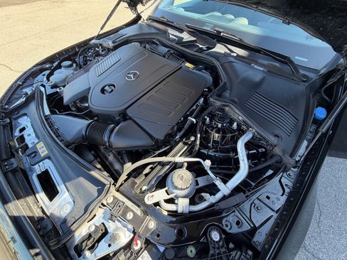 Used 2025 Mercedes-Benz C 300 4MATIC Sedan image 32