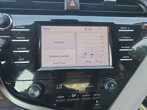 Used 2019 Toyota Camry SE FWD image 21