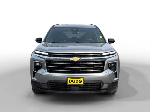 Used 2025 Chevrolet Traverse LT image 8