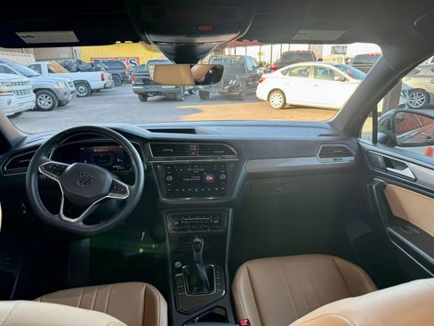 Used 2022 Volkswagen Tiguan SE image 12