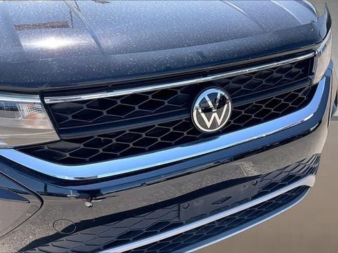 Used 2023 Volkswagen Taos SE AWD/4WD image 24