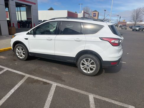 Used 2017 Ford Escape SE image 1
