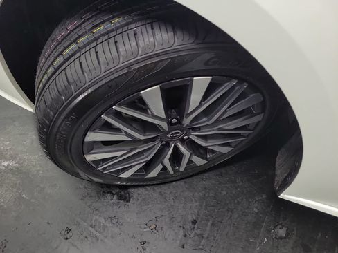 Used 2024 Nissan Altima 2.5 SV FWD image 13