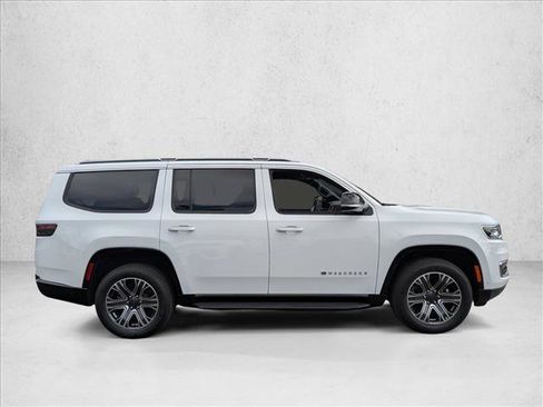 Certified 2024 Jeep Wagoneer Series II w/ Flexible Seating Group AWD/4WD image 5