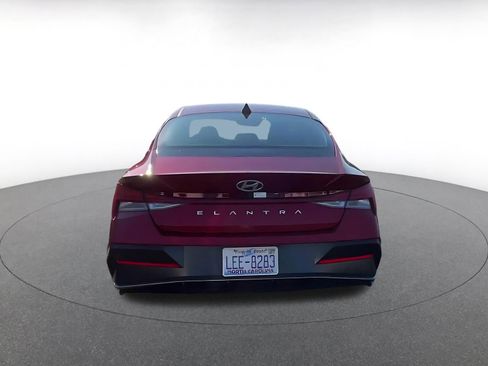 Used 2025 Hyundai Elantra SEL image 12