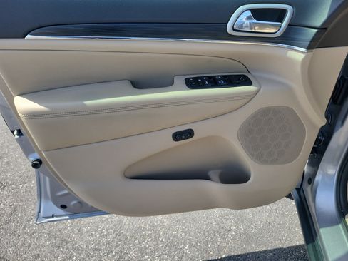 Used 2020 Jeep Grand Cherokee Limited RWD image 16