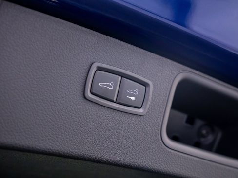 Certified 2026 Porsche Macan AWD/4WD image 34
